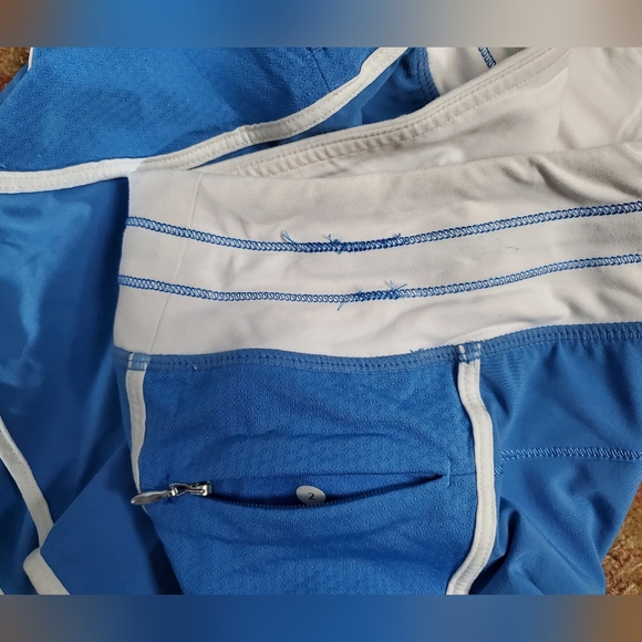 Lululemon shorts size 2 - Picture 4 of 4
